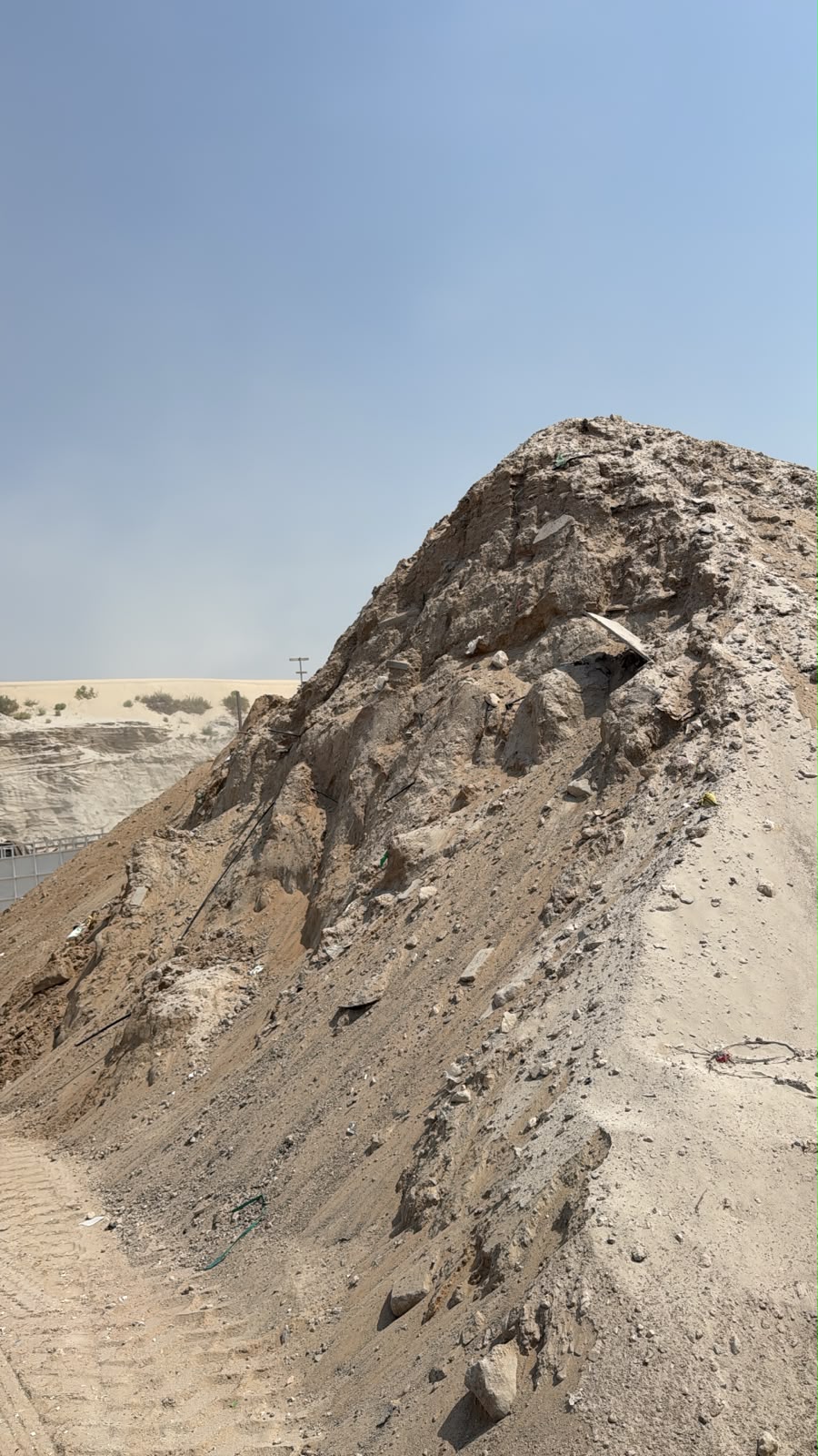Gutch material stockpile